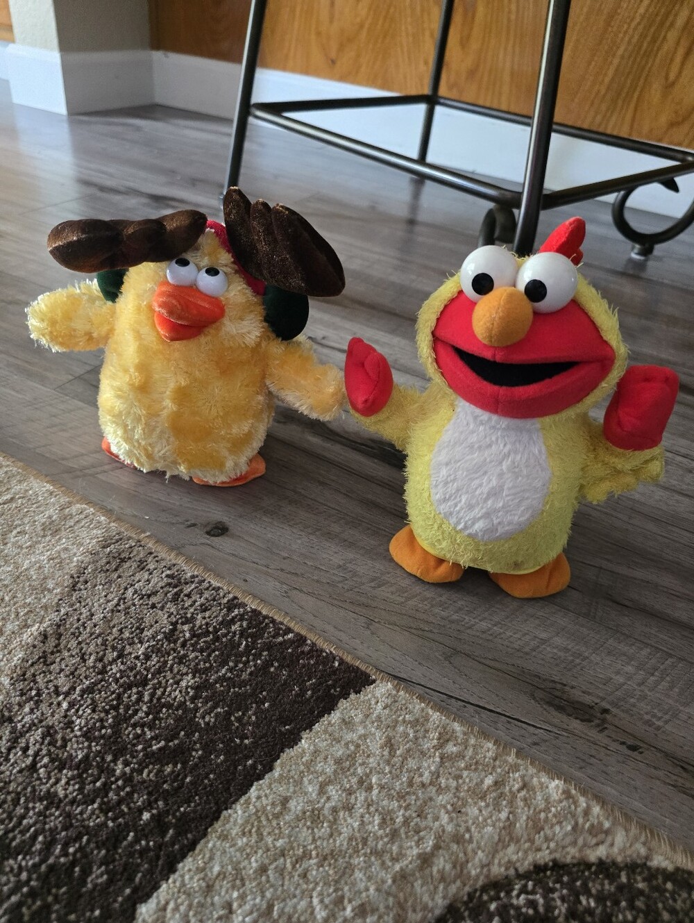 Chicken Dance Elmo And Dandee Chicken